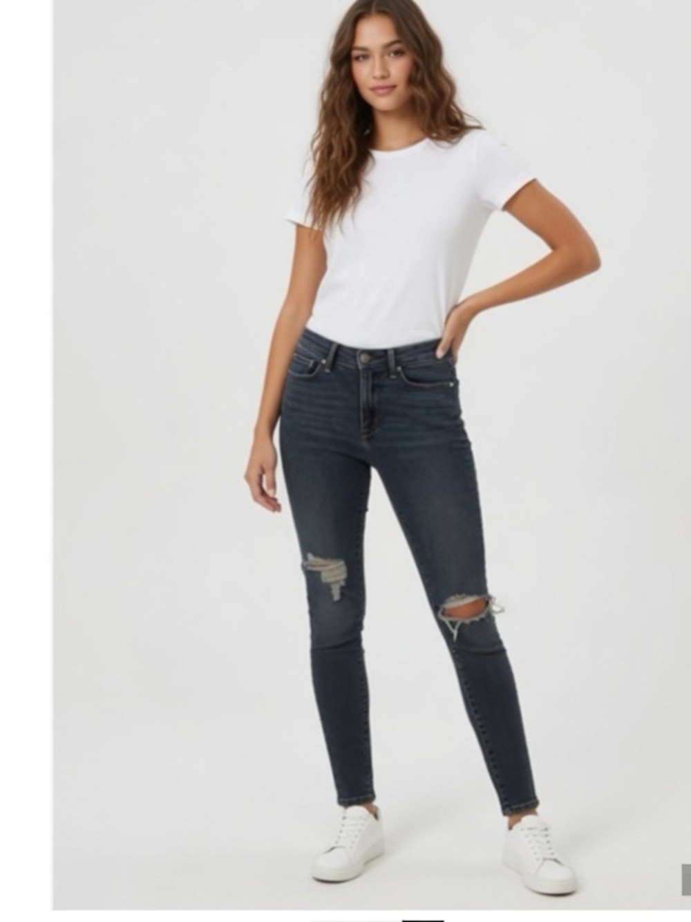 Signature Levi Women’s Dark Blue Distressed Skinny Jeans Hiserise Skinny Size 6